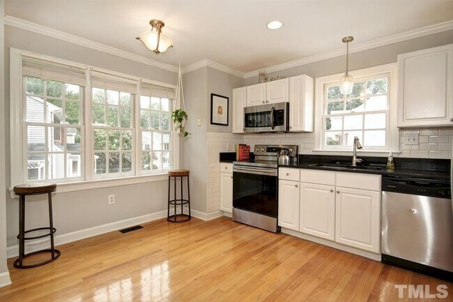 Building Photo - 2813 Sterling Park Dr