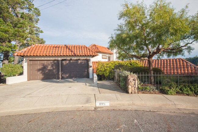 Building Photo - 895 Somerset Ct