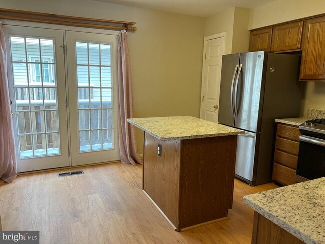 Building Photo - 2185 Shirlington Rd