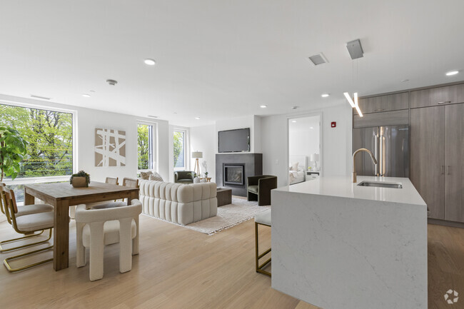 Building Photo - 33 Calvert St