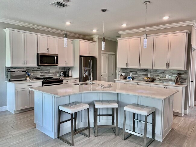 Building Photo - 8181 Cadre Noir Rd