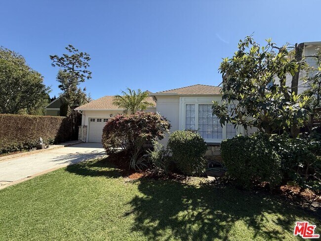 Foto del edificio - 2910 Motor Ave