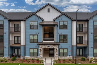 Building Photo - Evolve at Deep River