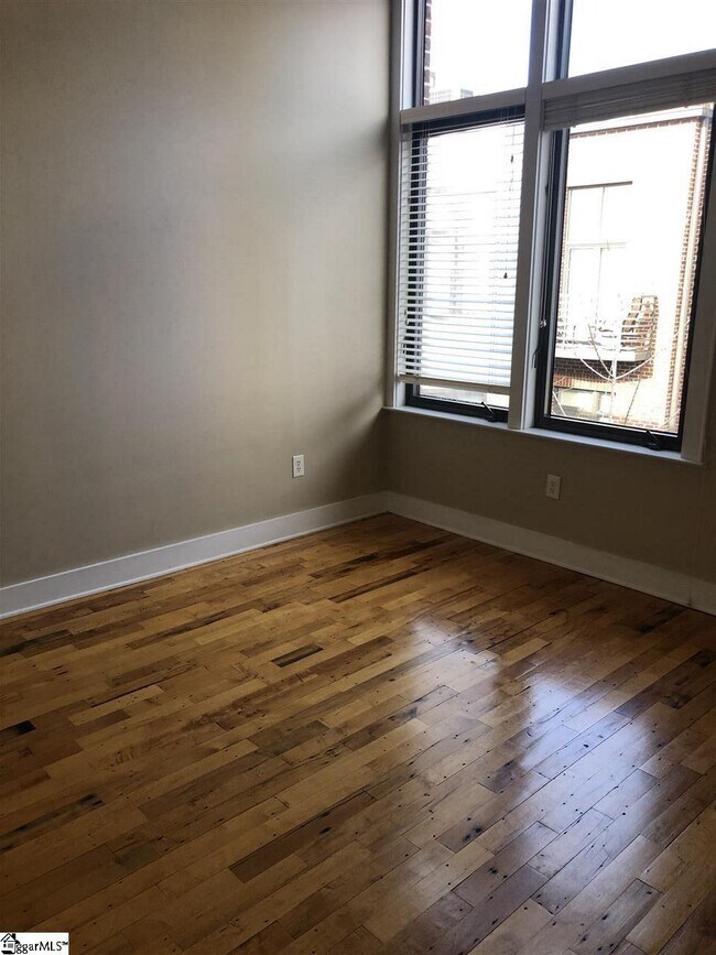 Building Photo - 224 S Laurens St