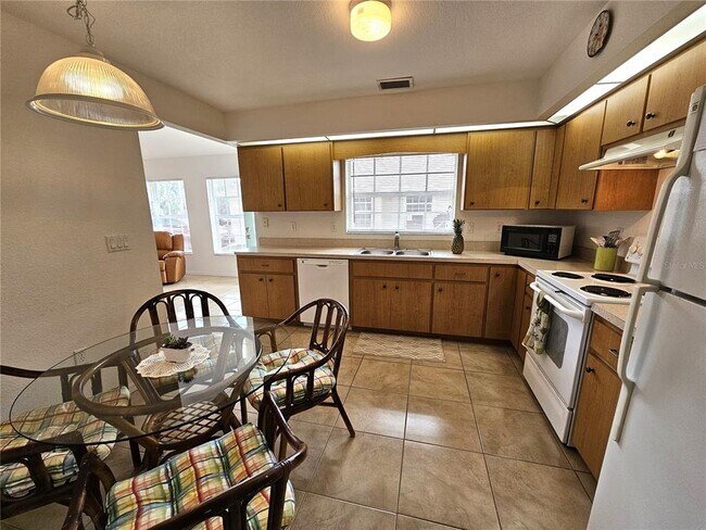 Foto del edificio - 70 N McCall Rd