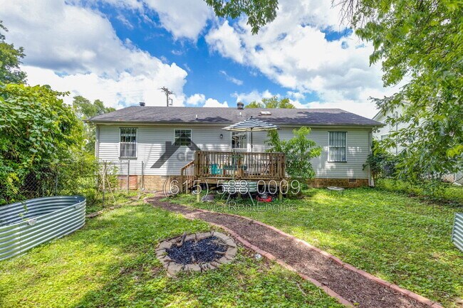 Foto del edificio - 2604 Vista Ln