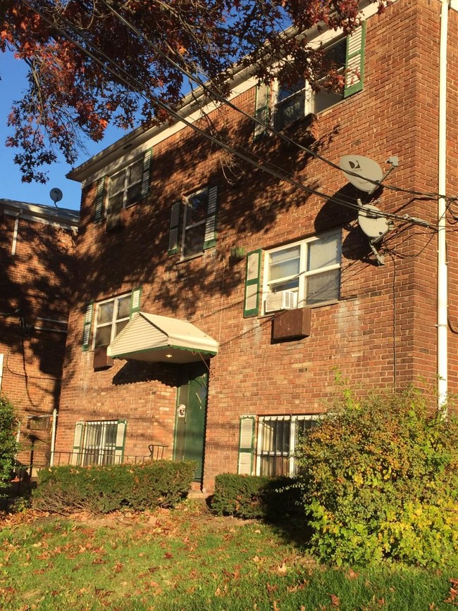 Foto del edificio - Eastern Parkway Apartments