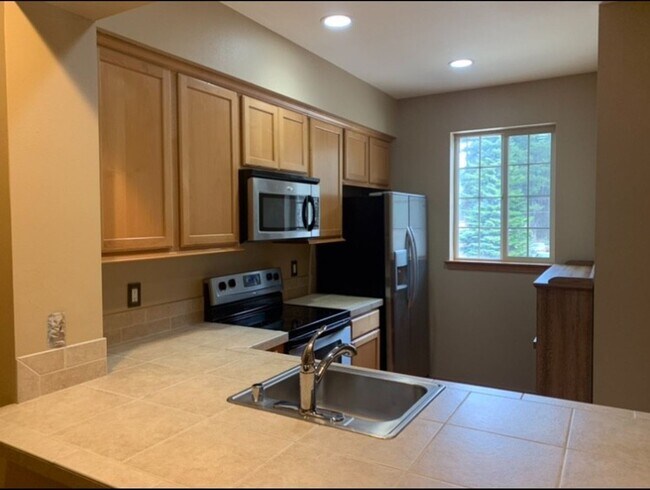 Foto del edificio - Spacious 2 Bed 2.5 Bath Townhome with Attached Garage in Cle Elum