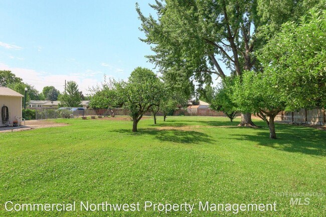 Building Photo - 4 br, 3 bath House - 4403 N Maple Grove