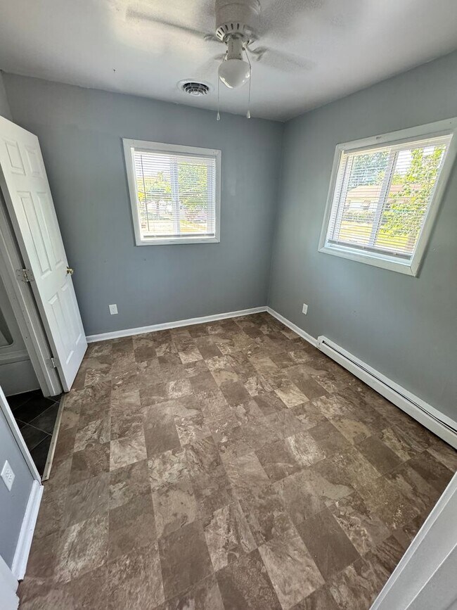Foto del edificio - Cozy 3 bed 1.5 bath with Backyard