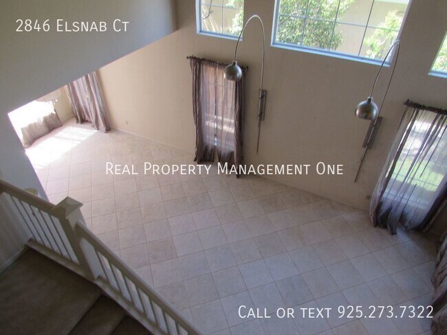 Foto del edificio - Spacious 4 Bed, 2 1/2 Bath Home with Pool ...