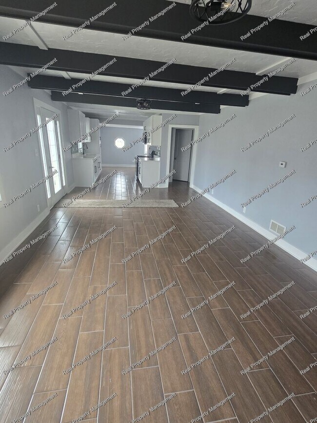 Foto del edificio - Completely Renovated Three Bedroom Ranch