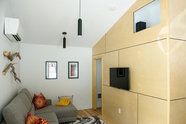 Building Photo - 211 Danaher Trl