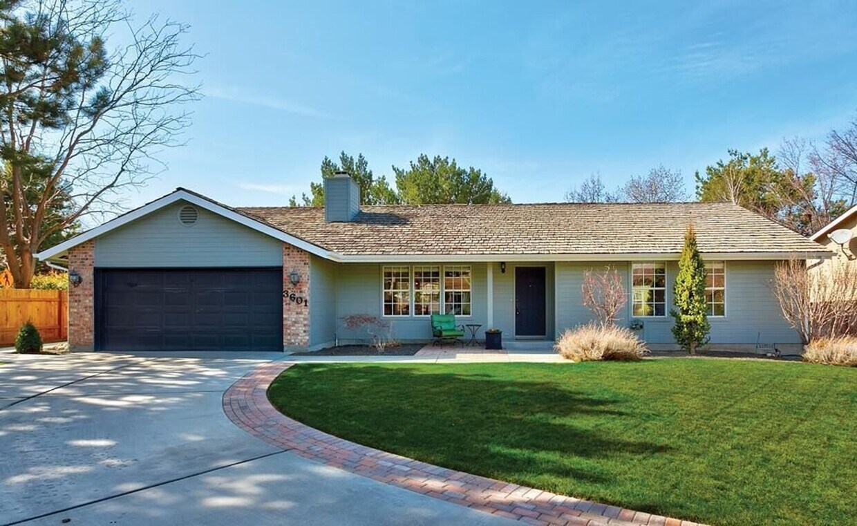 Primary Photo - Wonderful Pet Friendly Home in SE Boise!