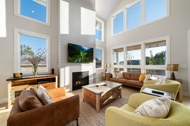 Building Photo - 528 Meadows Dr