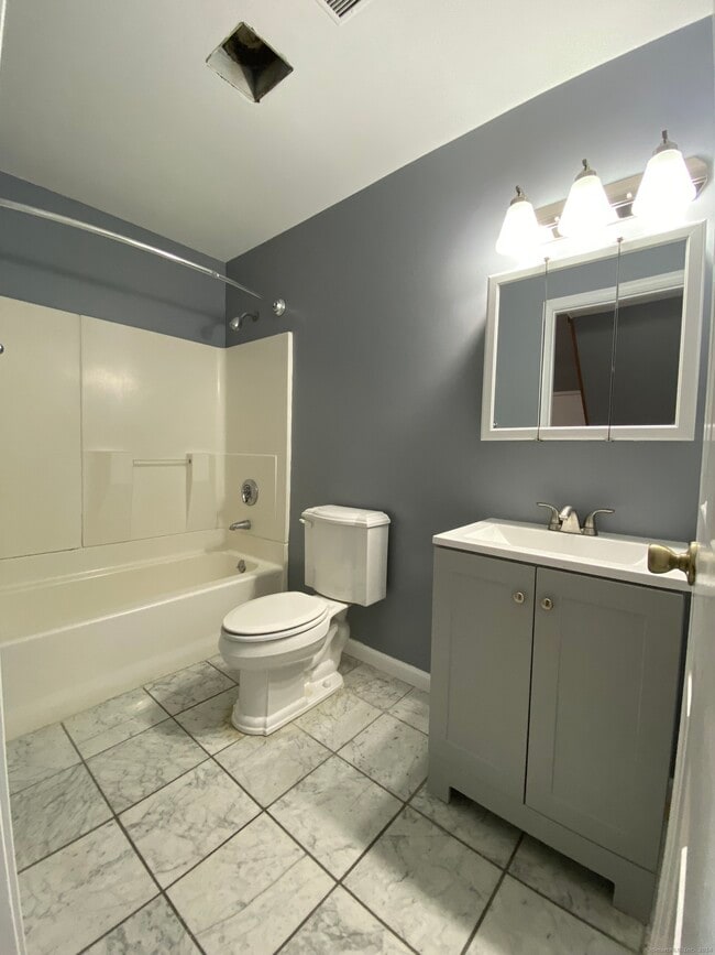 Building Photo - 567 Peet St
