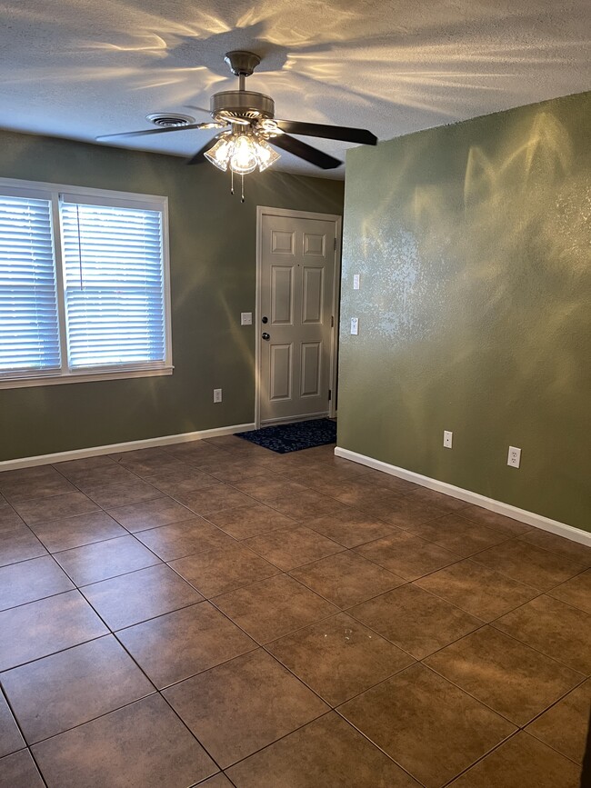 Building Photo - 123 Ken Hill Ln