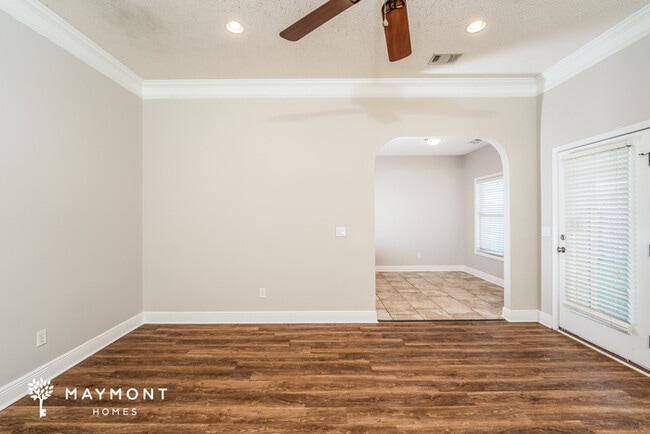 Building Photo - 275 Split Rail Dr