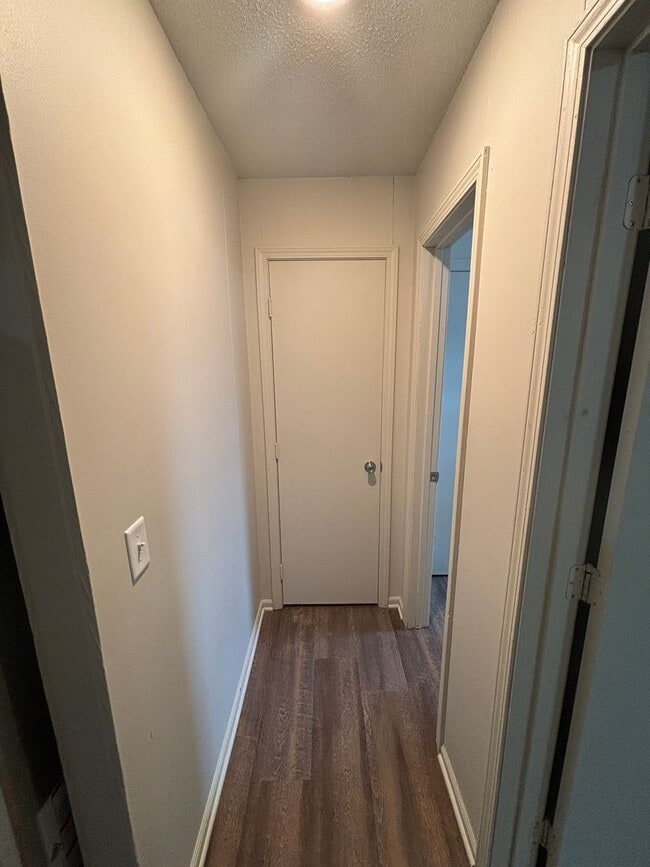 Foto del edificio - Renovated 1 Bed, 1 Bath Apartment at the Brookside Apartments!