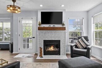 Building Photo - 25 Bayside Dr