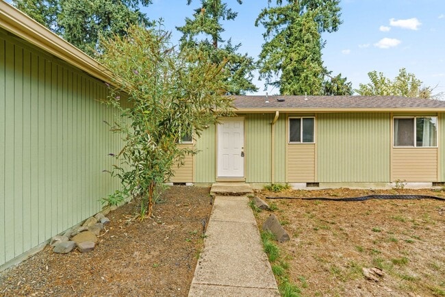 Building Photo - Family Friendly Home on W. Harrison