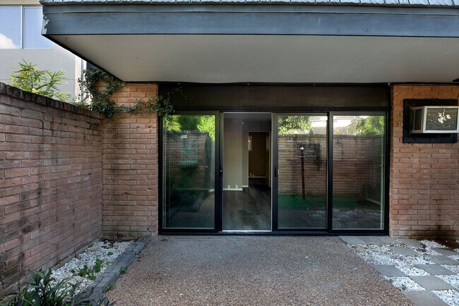 Foto del edificio - 1635 Kipling St