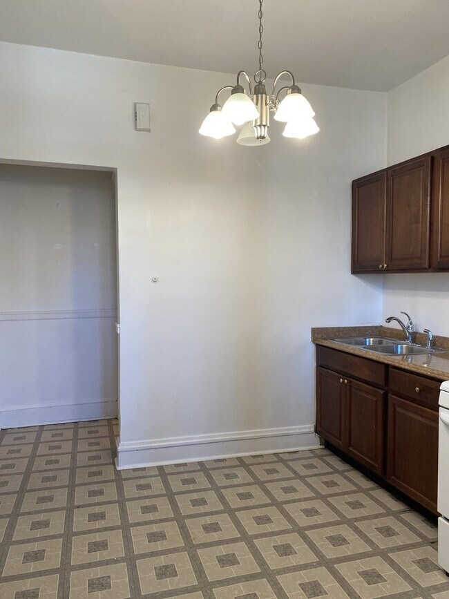 Foto del edificio - 1548 W Highland Ave