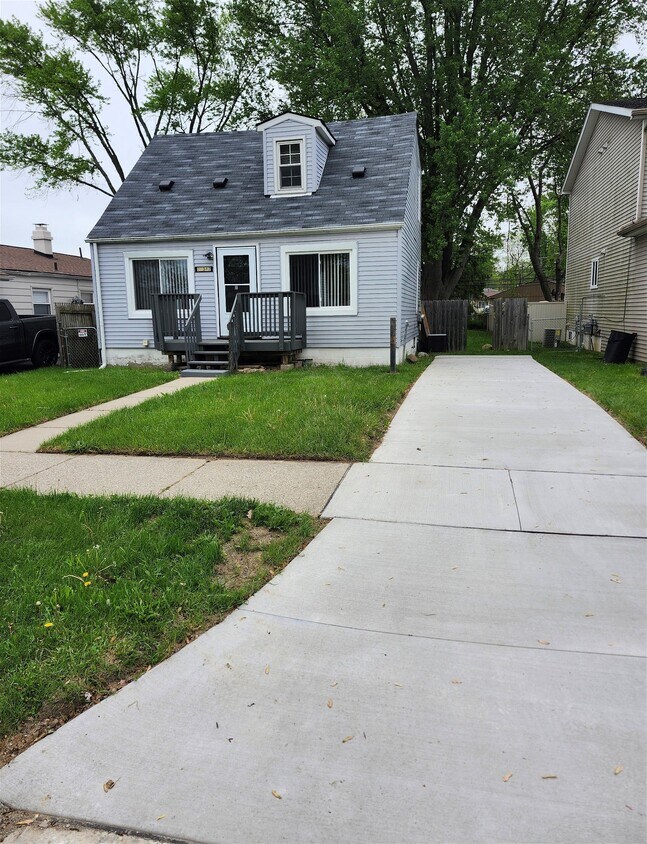 Primary Photo - 20342 Deering Street, Livonia, MI 48152 - ...