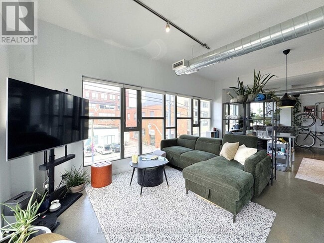 Photo du bâtiment - 625 Queen St E