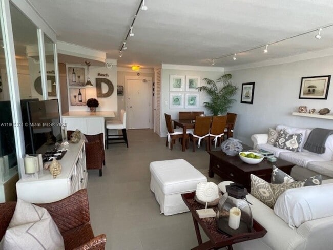 Foto del edificio - 5313 Collins Ave