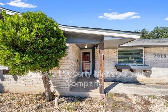 Photo - 7015 Forest Pine St House