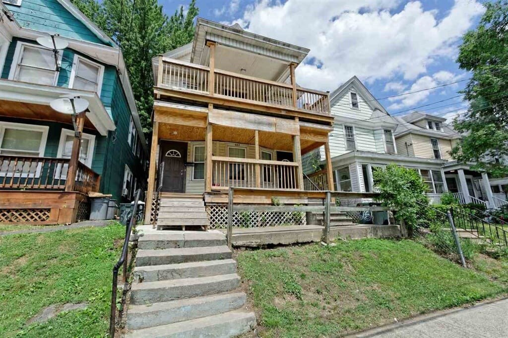 Primary Photo - 663 Myrtle Ave