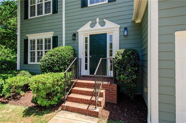 Building Photo - 3390 Northcliff Dr