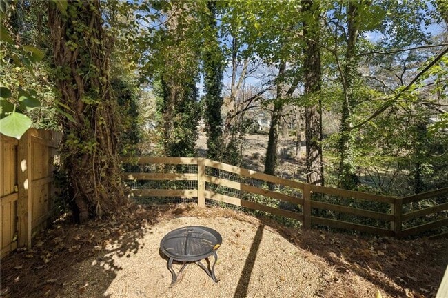 Building Photo - 1917 Thompson Ave