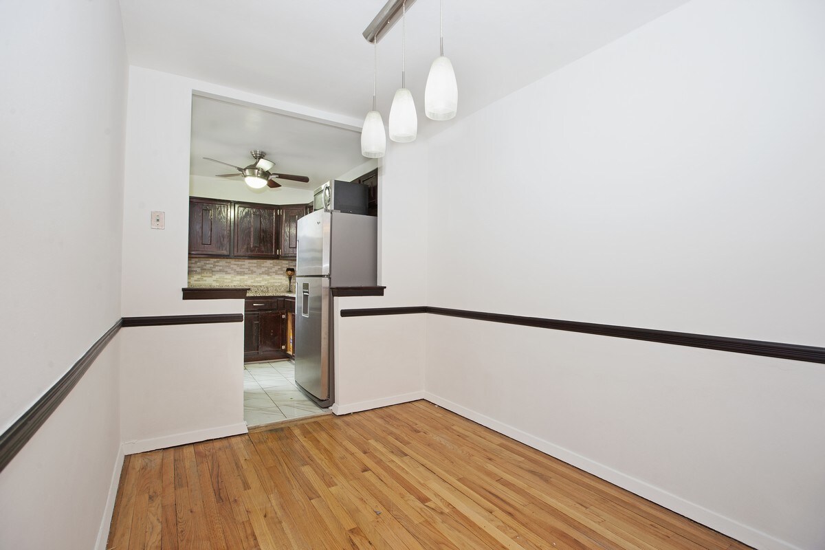 Primary Photo - 525 W 236th St