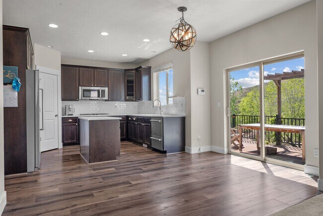 Foto del edificio - Beautiful 5 Bed / 3.5 Bath Home for Rent in Draper