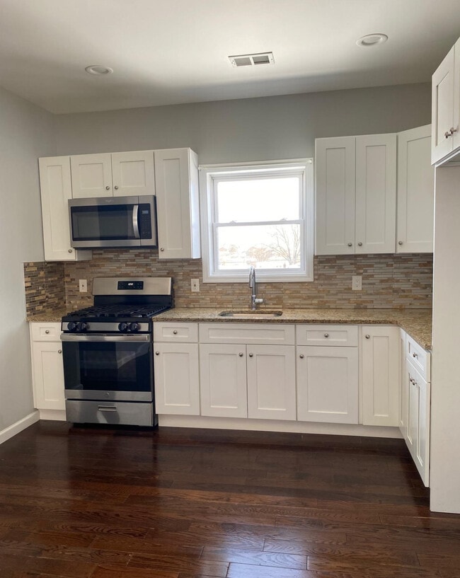 Kitchen - 153 E 23rd St