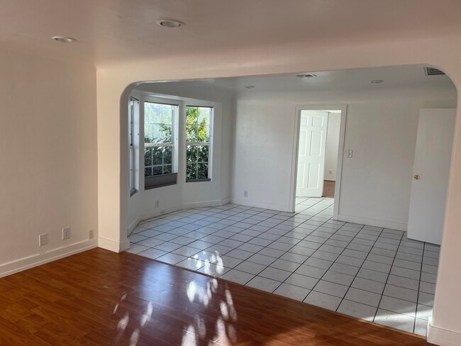 Foto del edificio - 2207 N Buena Vista St