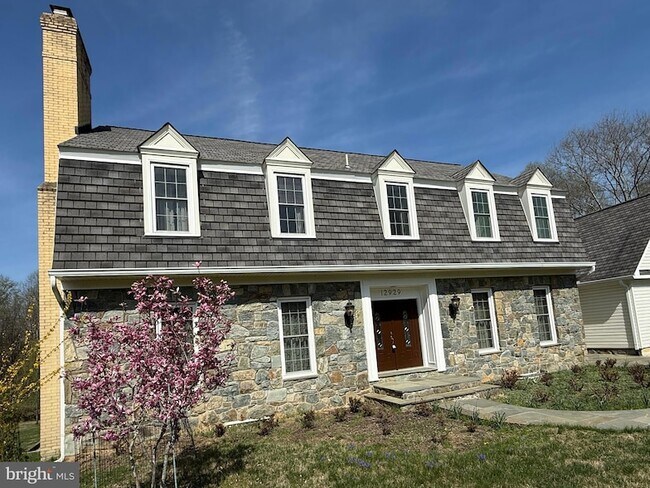 Foto del edificio - 12929 Esworthy Rd