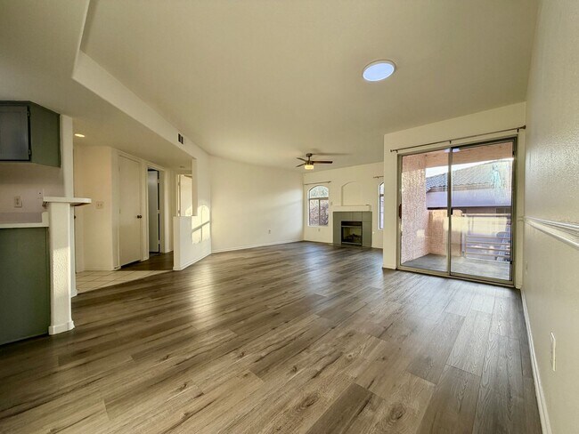 Building Photo - 4555 E Sahara Ave