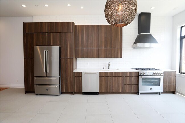 Foto del edificio - 333 Tompkins Ave