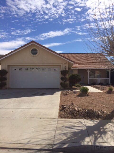 Foto del edificio - 3 BEDROOM, 2 BATH VICTORVILLE HOME. COMMUTER FRIENDLY!  NEAR AMARGOSA AND MOJAVE