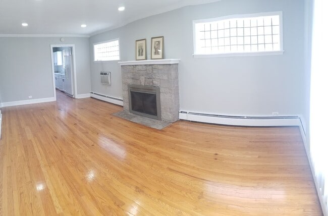 Building Photo - 5200 S Monitor Ave