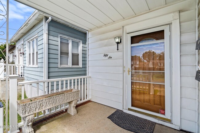 Foto del edificio - 56 Ford Ave