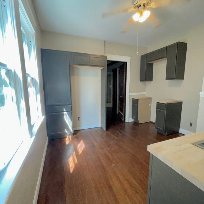 Foto del edificio - 10112 Columbia Ave