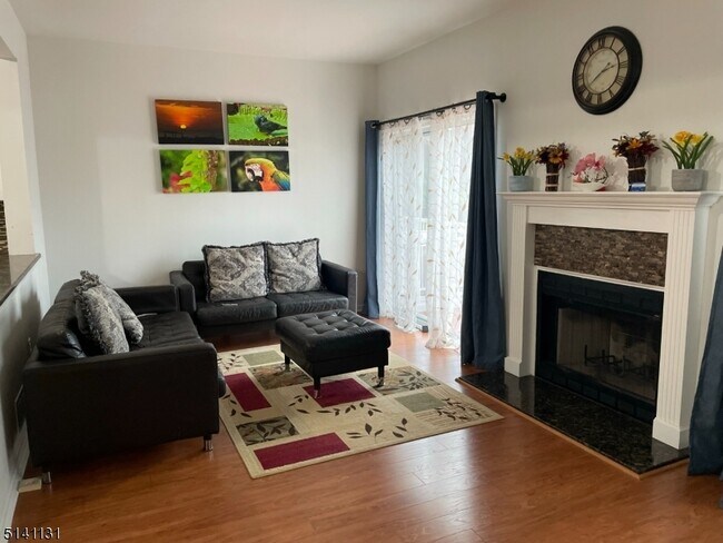Building Photo - 65 Summerhill Dr