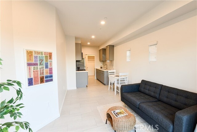 Foto del edificio - 15814 S Vermont Ave