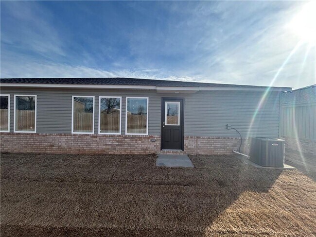 Building Photo - 114 NW 67th Ave