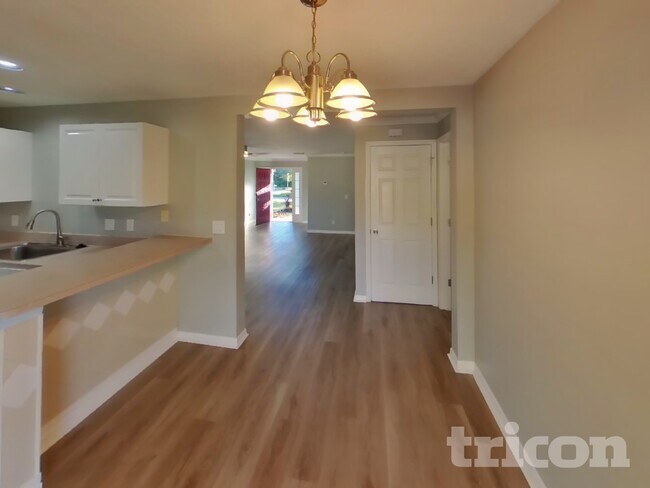 Foto del edificio - 1648 Harbor Oaks Dr