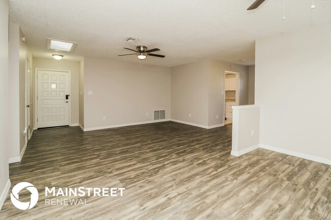 Building Photo - 1102 E Normandy Blvd